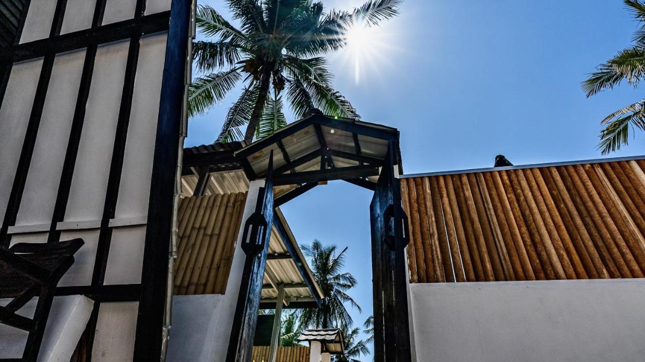 Sanctum Dive Bungalows With Private Pool Gili Trawangan Exterior photo