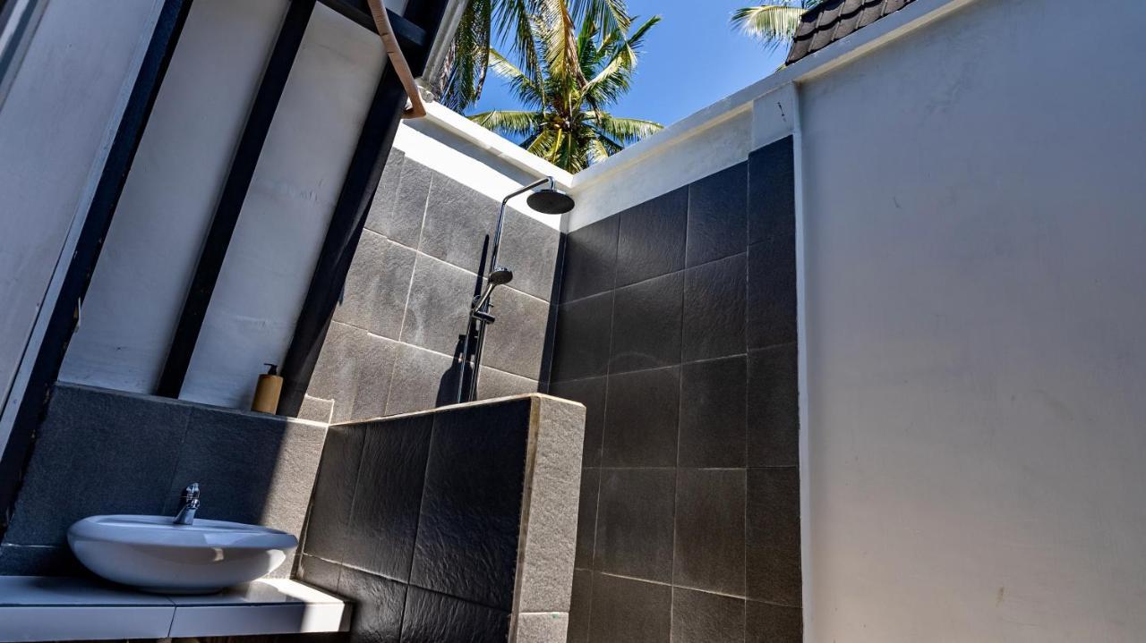 Sanctum Dive Bungalows With Private Pool Gili Trawangan Exterior photo