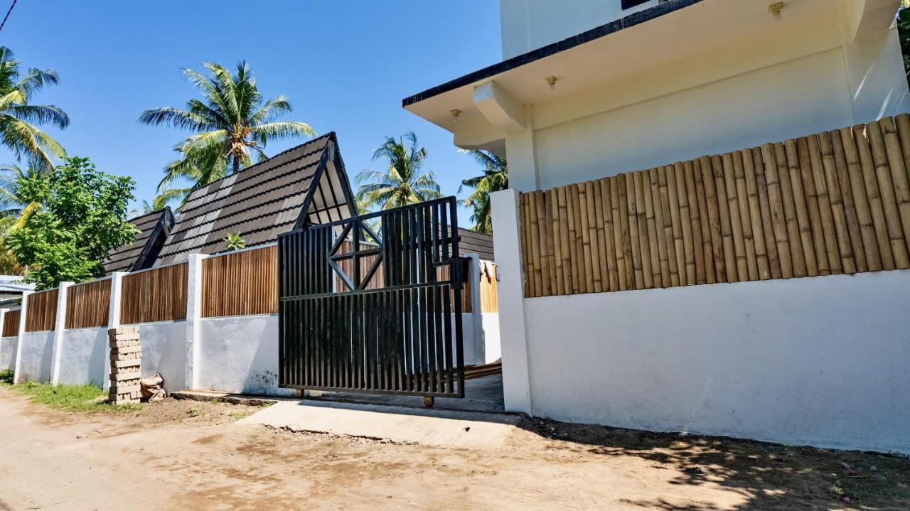 Sanctum Dive Bungalows With Private Pool Gili Trawangan Exterior photo